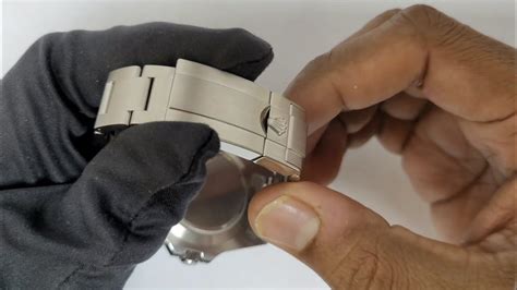 rolex folding clasp blades stiff|how to tighten Rolex bracelet.